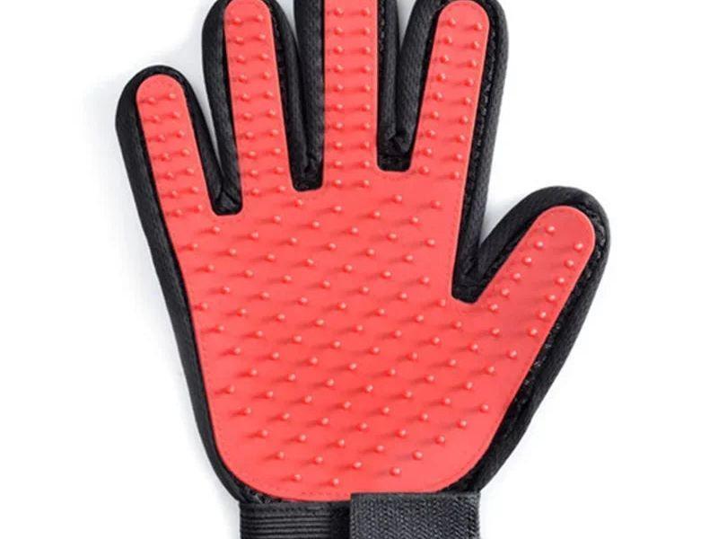 Say Goodbye to Feline Fur: The Purr-fect Pet Grooming Glove for Effortless Cat Hair Removal!