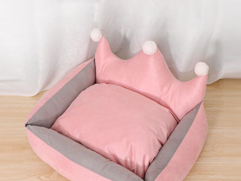 Scratch Resistant Crown Dog Bed