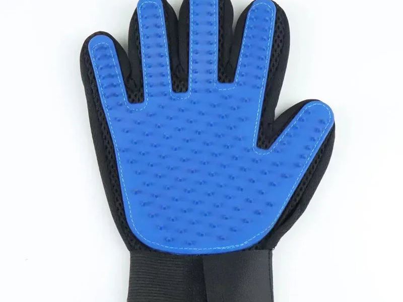 Say Goodbye to Feline Fur: The Purr-fect Pet Grooming Glove for Effortless Cat Hair Removal!