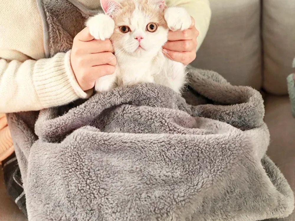 SNUGGLE PET APRON