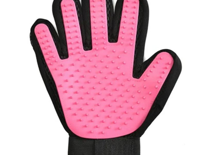 Say Goodbye to Feline Fur: The Purr-fect Pet Grooming Glove for Effortless Cat Hair Removal!