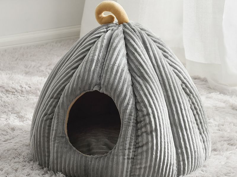 Enclosed Pet Mat for Keeping Warm in Winter