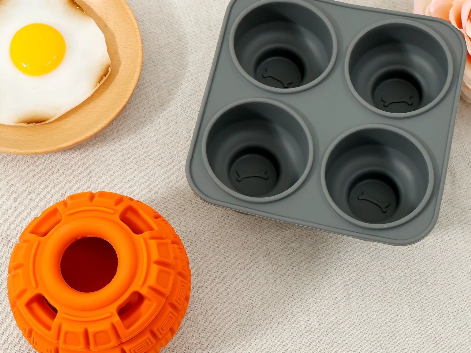 Frozen Dog Treat Ball Rubber Frozen Treat Dog Toys Slow Food Training Frozen Dog Treats Dispenser Interactive Frozen Dog Lick Treat Ball with Treat Tray Mold for Dogs Puppy